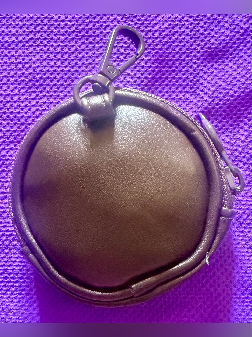 Steve Madden Small Round Brown Coin Pouch with Clip - Picture 2 of 2